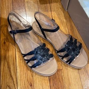 Brand new women’s UGG sandal
